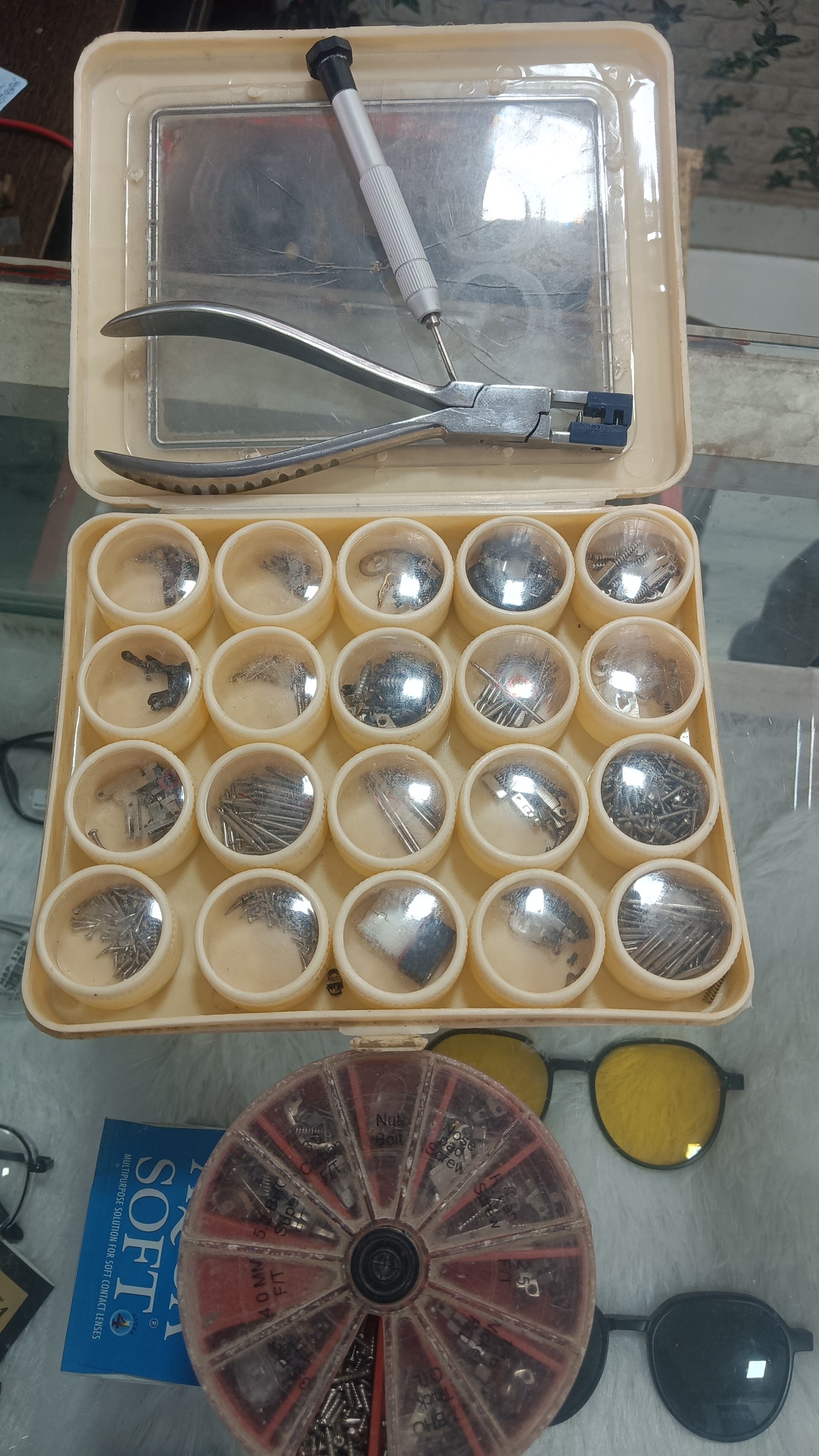 Eye wears repairing and maintenance 
