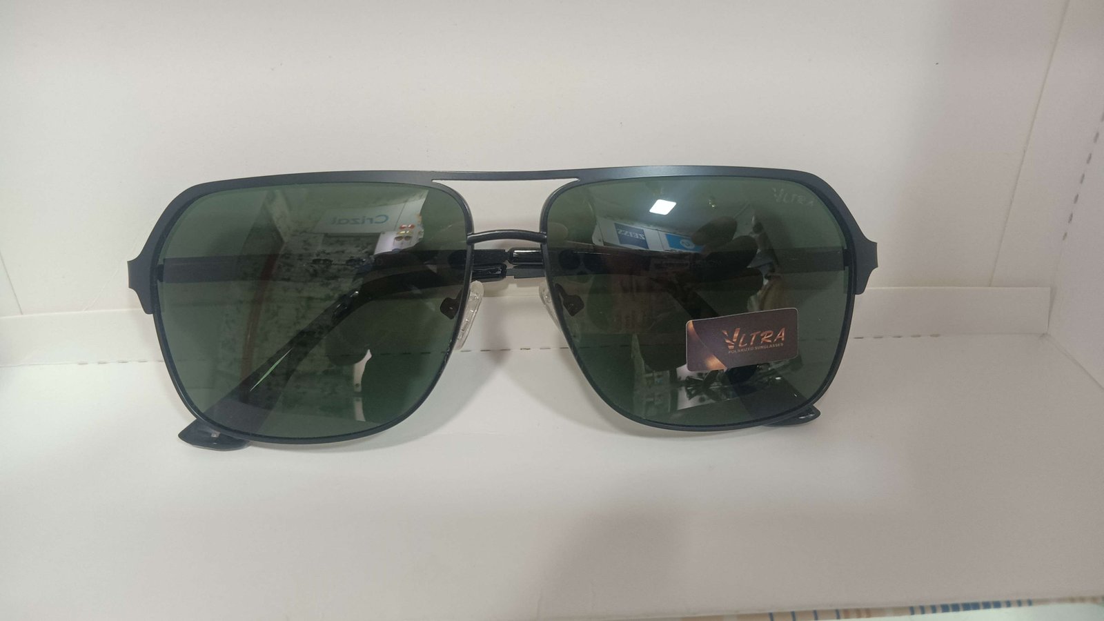 Polarised sunglasses